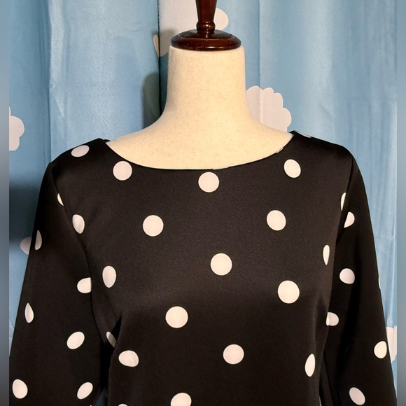 Polka dot whimsical scuba midi dress. Hits in the right spots. 14 - Picture 4 of 6